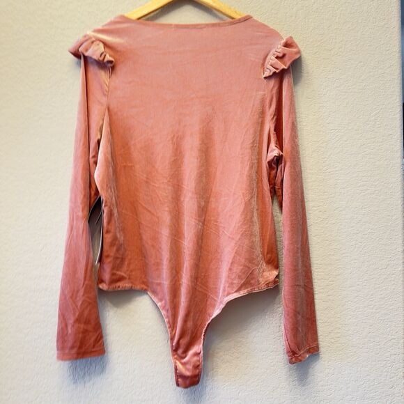 NWT Celebrity Pink Pink Crushed Velvet Long Sleeve Bodysuit Plus Size XXL - Picture 3 of 13